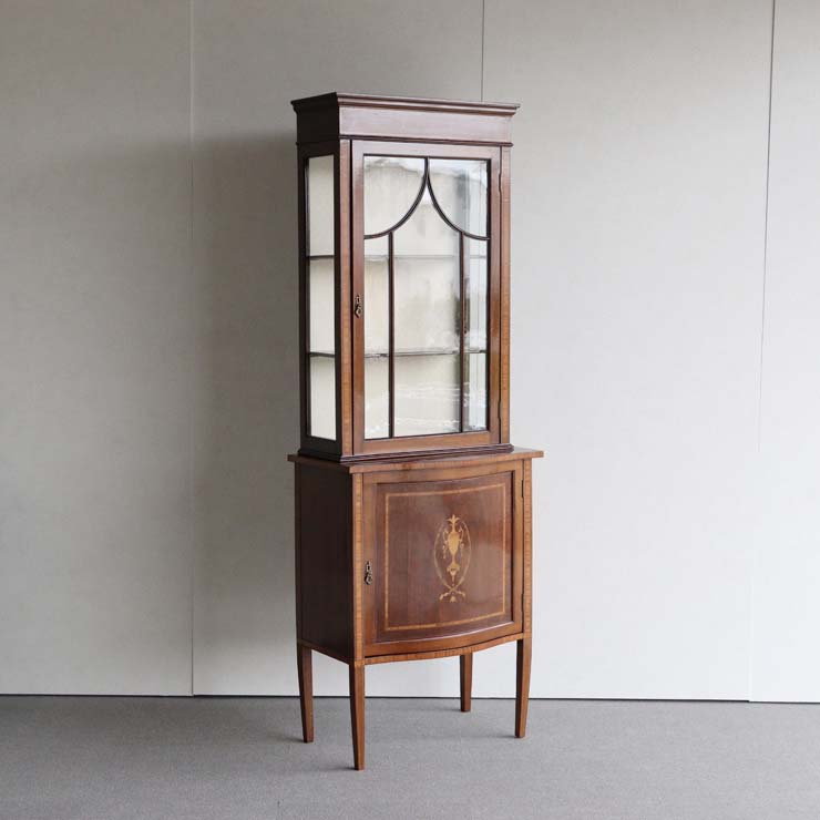 アンティークのエドウォーディアンスタイルのキャビネット