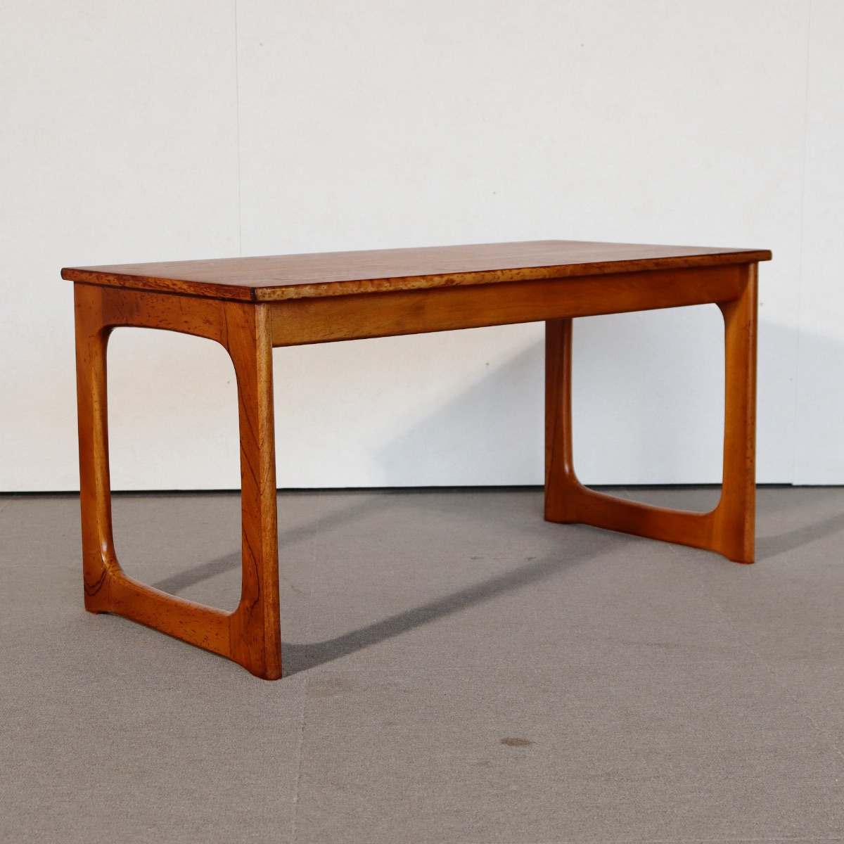 英国ヴィンテージのコーヒーテーブル