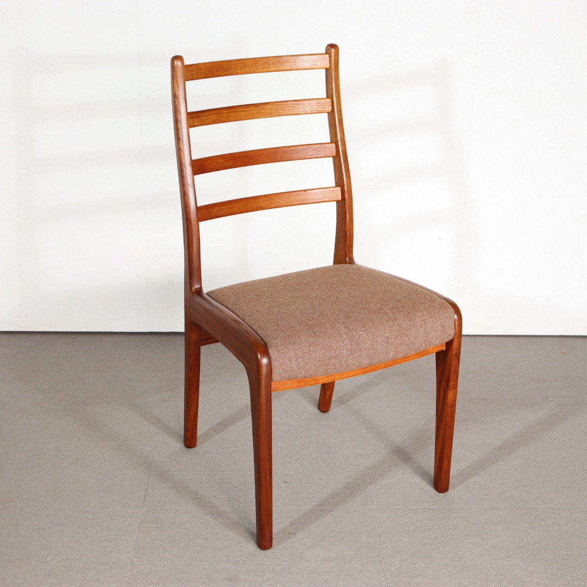 【美品】ジープラン / G-PLAN｜ラダーバックチェア｜ダイニングチェア ジープランG-PLAN製ラダーバックチェア 座面は世界の尾州ウールにて張