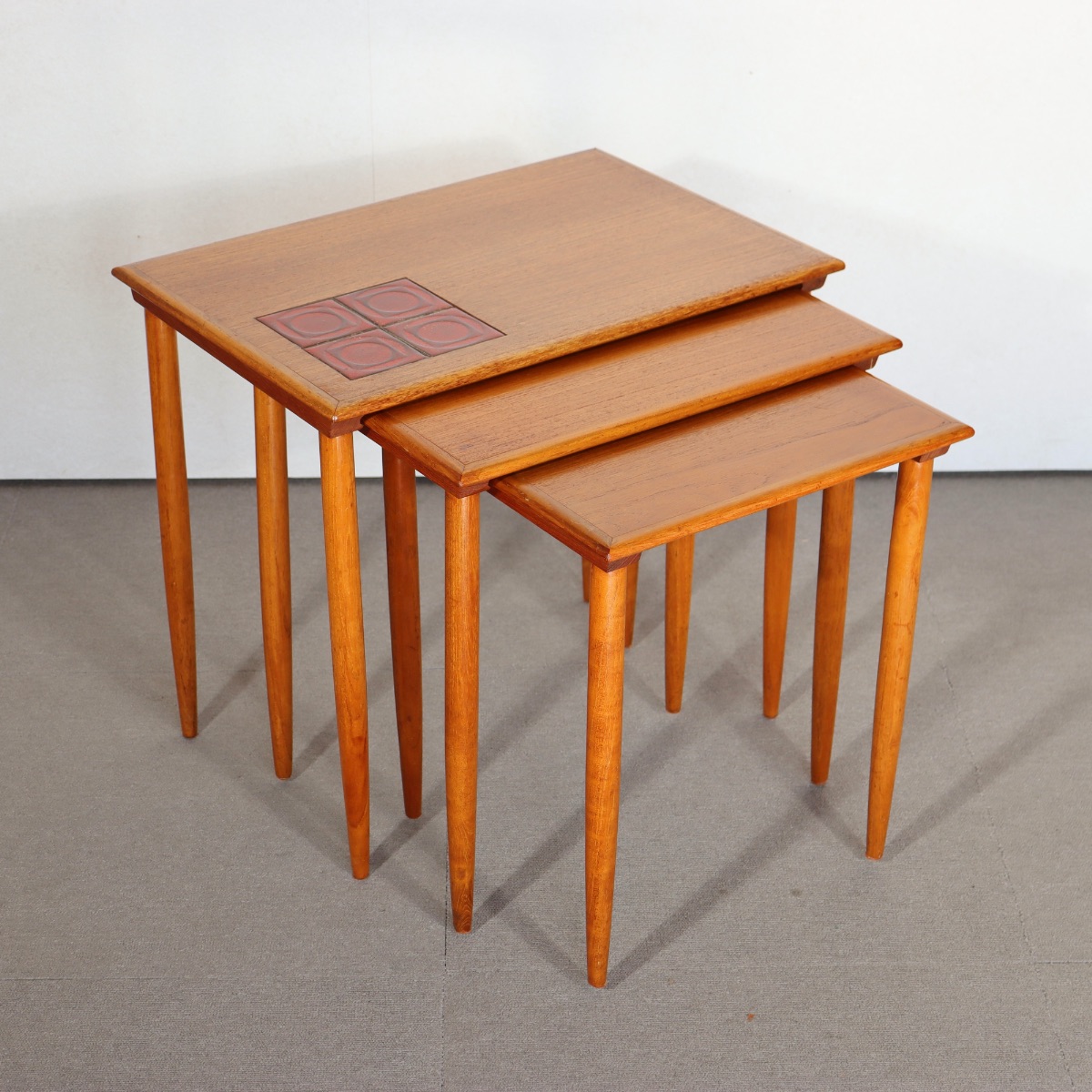 デンマーク製 タイルトップ ネストテーブル 送料込み 商品番号GLEN16