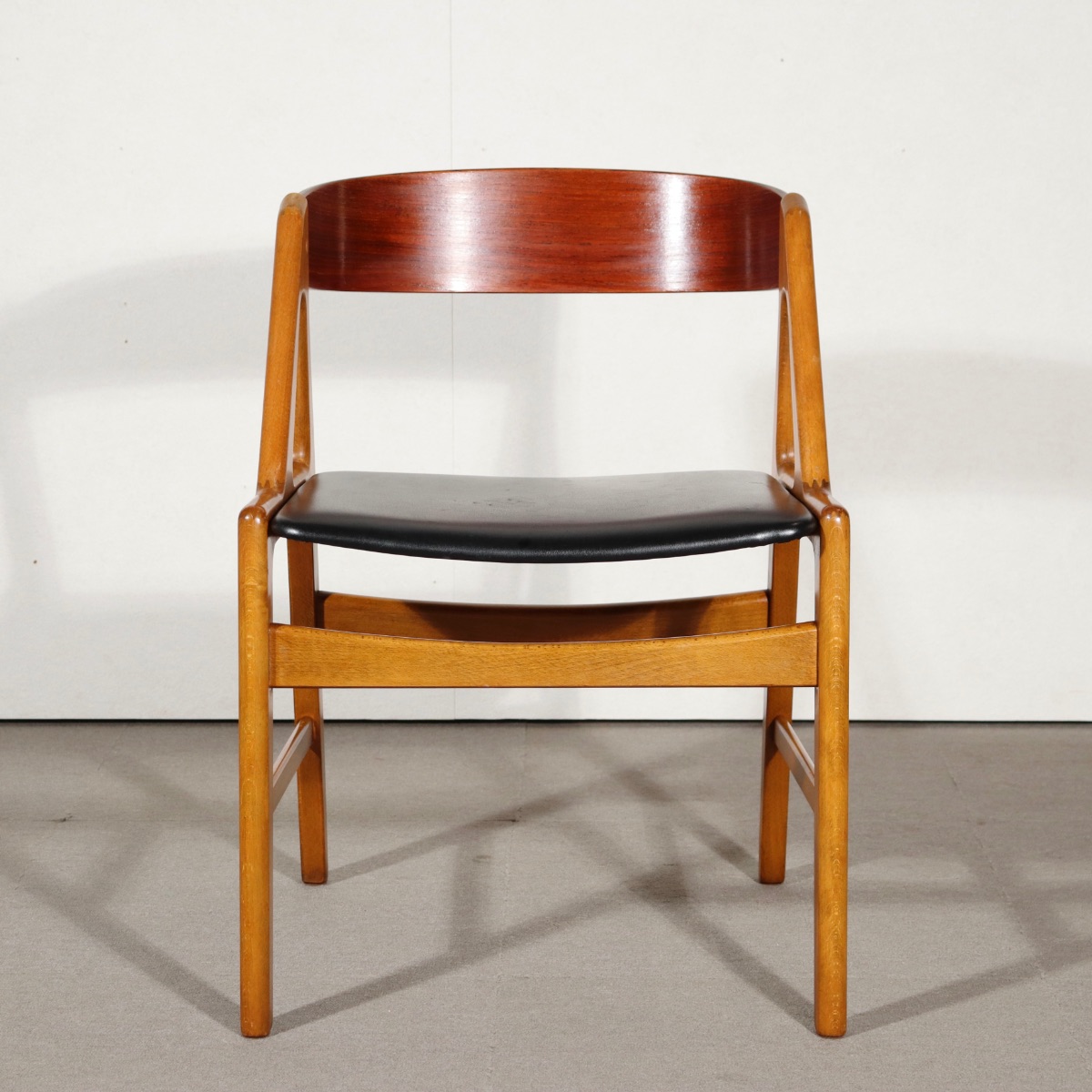 デンマーク製ダイニングチェア