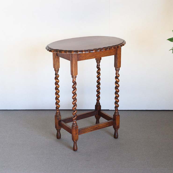 アンティークのコーヒーテーブル