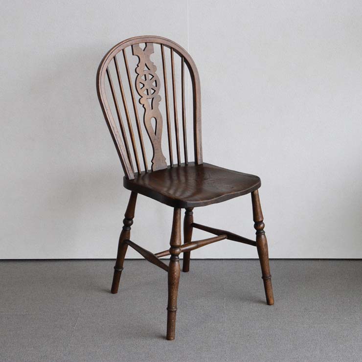 アンティークの木製チェア