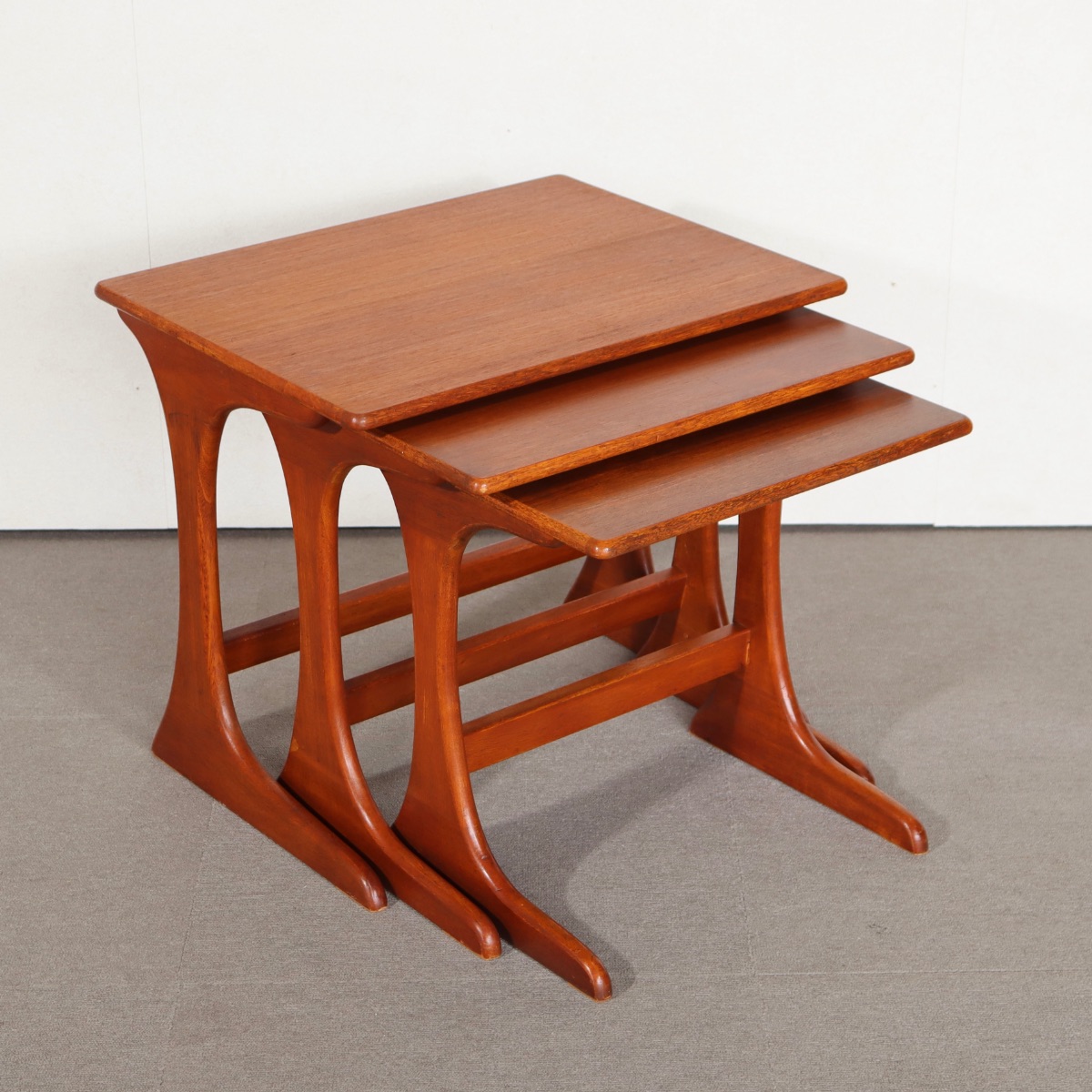 英国ヴィンテージのネスト