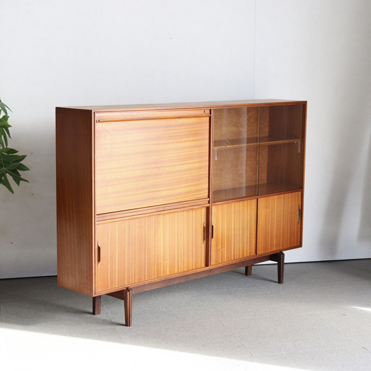 ビーバーアンドタプレイのブックケースとビュロー