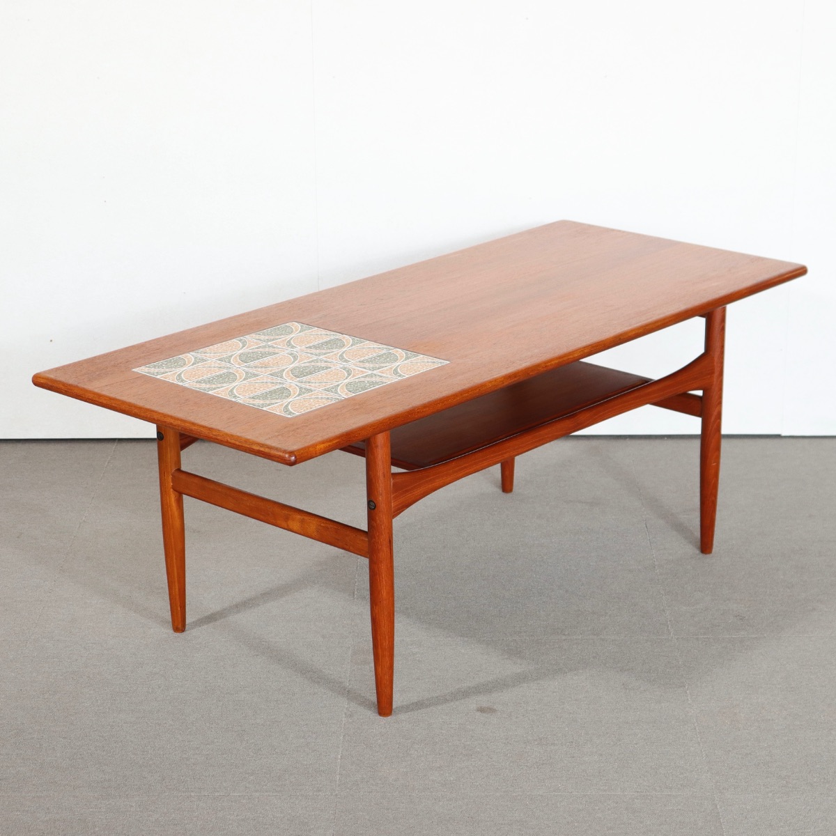 デンマーク製タイルトップコーヒーテーブル