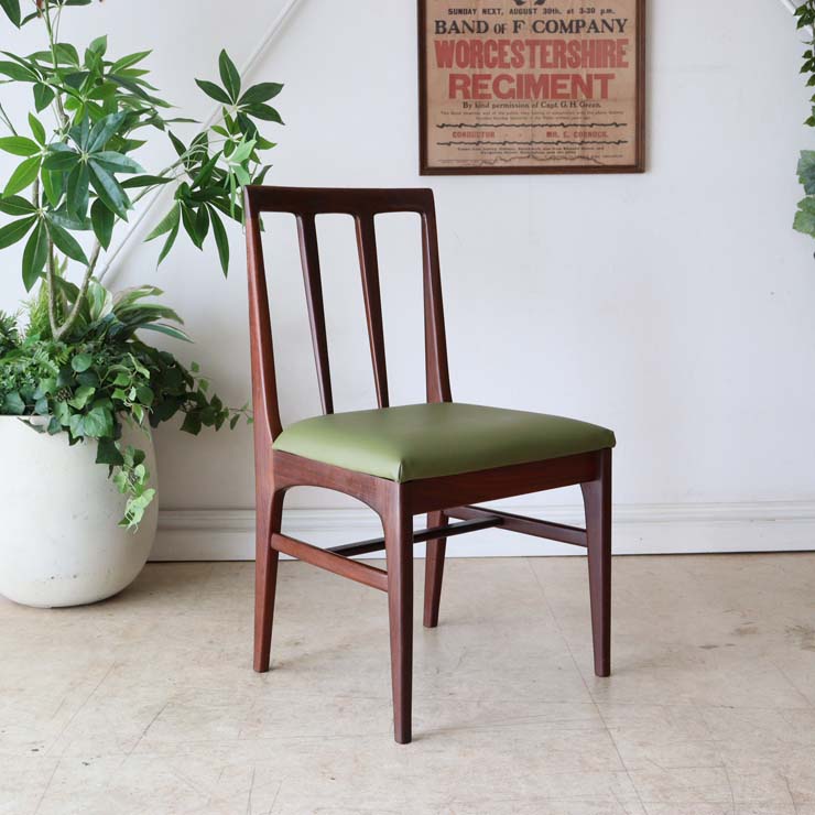 ヤンガー・フォンセンカシリーズのダイニングチェア　商品番号【122110b】