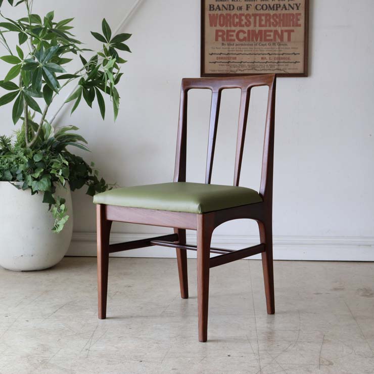 ヤンガー・フォンセンカシリーズのダイニングチェア　商品番号【122110d】