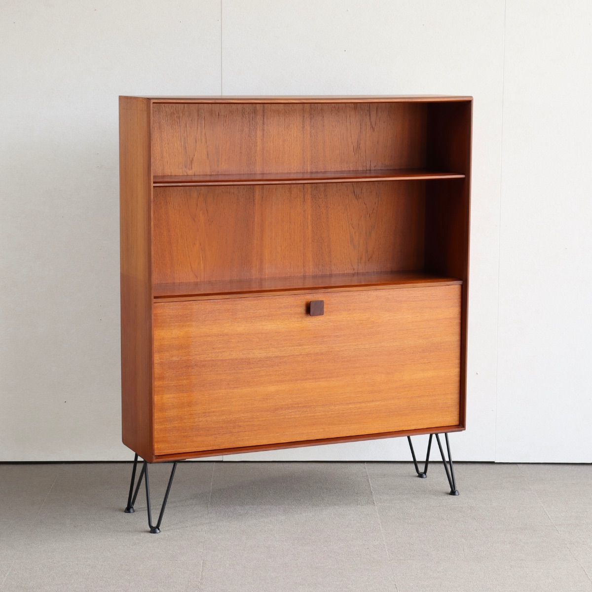 アイアンレッグを付けたジープランの棚