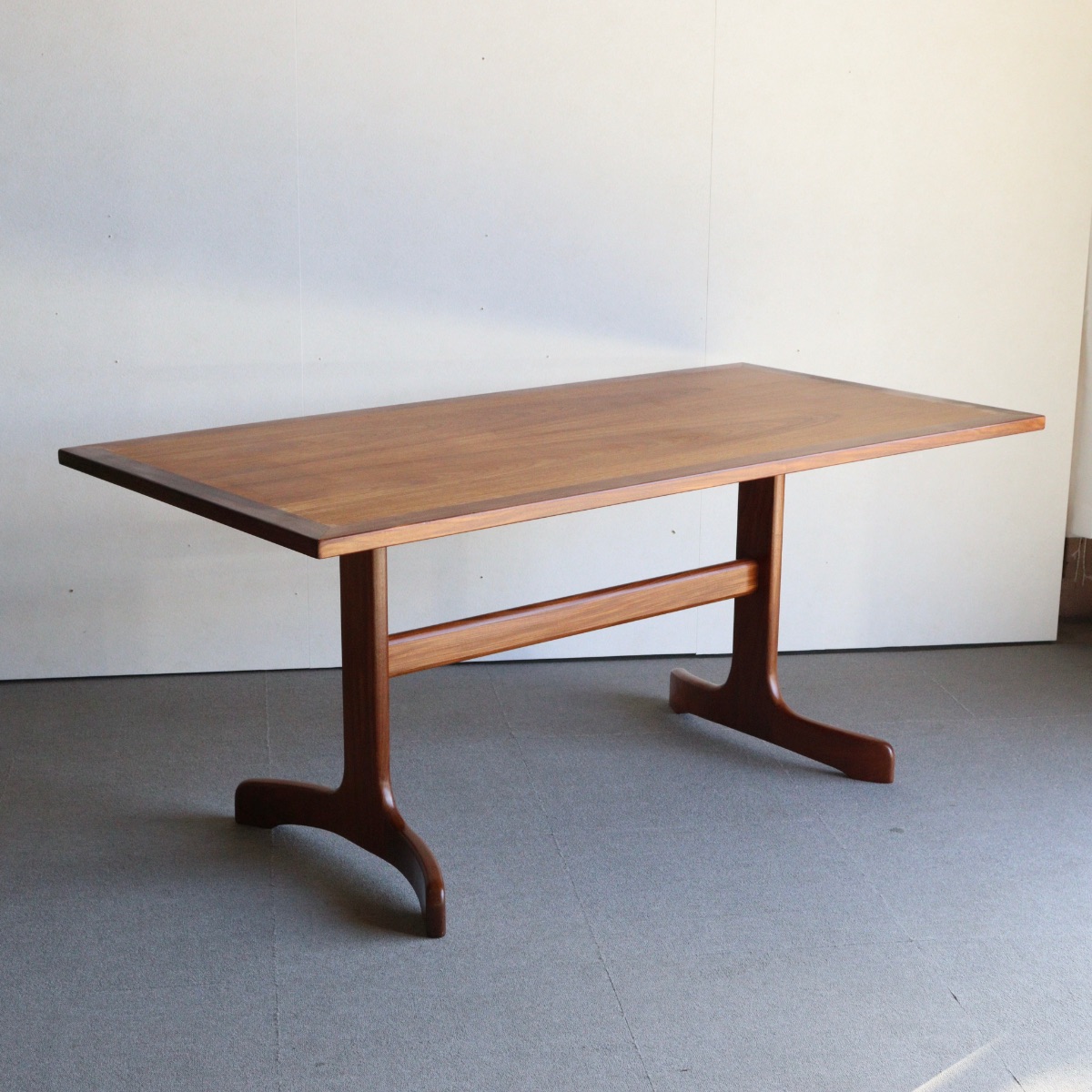 ジープランG-PLANのダイニングテーブル