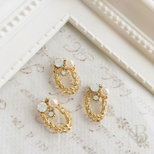ラグジュアリーループ（ホワイトオパール×パール） 13mm×10mm