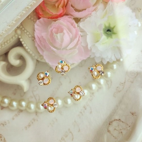 プリンセスフープビジュー ピンクホワイトオパール 6mm×6mm