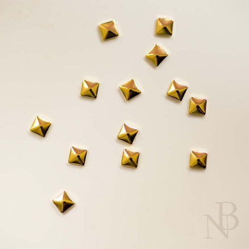 スクエアスタッズ 2mm×2mm / ゴールド 50個入