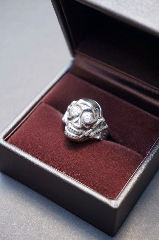 PEANUTS & Co. skull poison ring "diamond" white