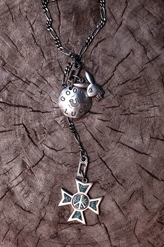 Peanuts & Co. GOOD LIFE CHARM "WAR IS OVER"