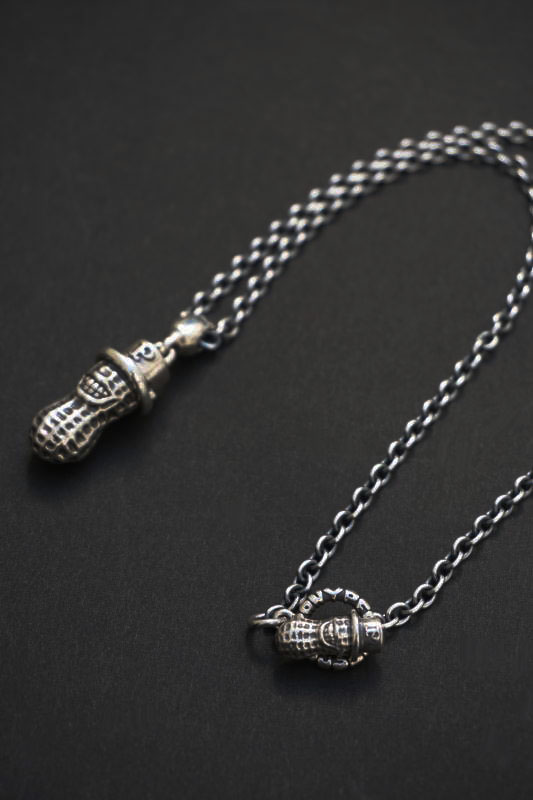 PEANUTS & Co. LARGE PEANUTS SILVER + CHAIN ALL SILVER