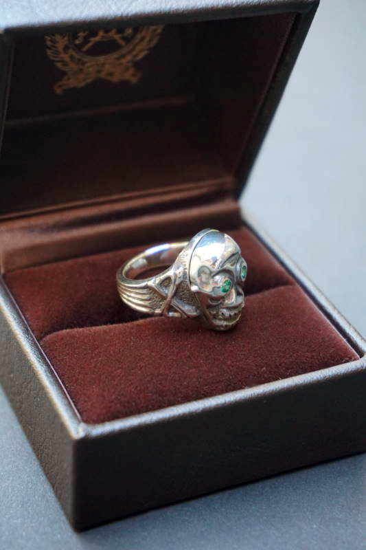PEANUTS & Co. skull poison ring green