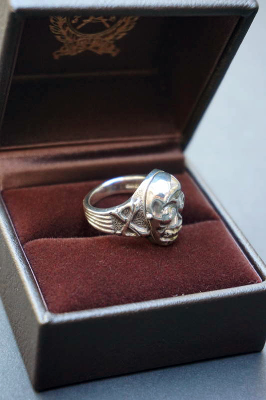 PEANUTS & Co. skull poison ring "diamond" white