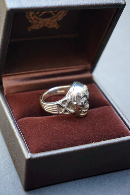 PEANUTS & Co. skull poison ring "diamond" black