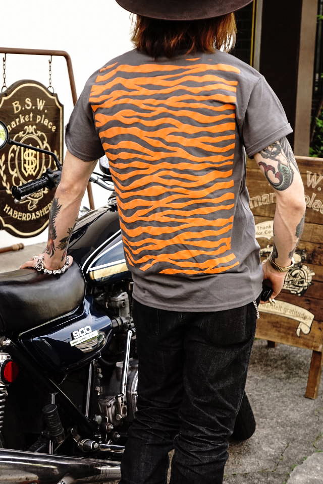 BAA COSTUME MFG. "ZEBRA BACK" POCKET TEE GRY/ORG