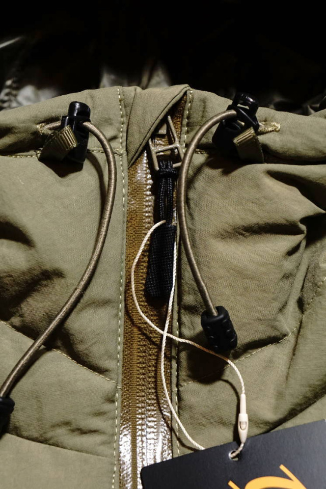 COMFY OUTDOOR GARMENT "CMF DOWN JACKET" KHAKI