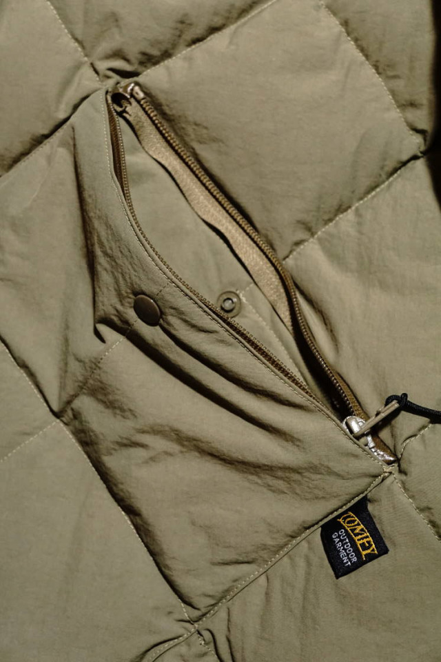 COMFY OUTDOOR GARMENT "CMF DOWN JACKET" KHAKI