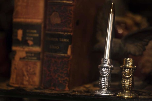 PEANUTS & Co. Peanuts Penstand Silver