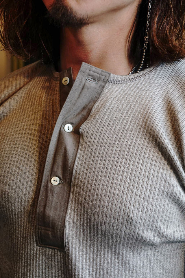 Olde Homesteader “Henley Neck Longsleeve” – Swedenish Army Rib – Mottled Grey