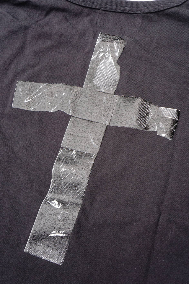 JANIS & Co. #CROSS TEE BLACK