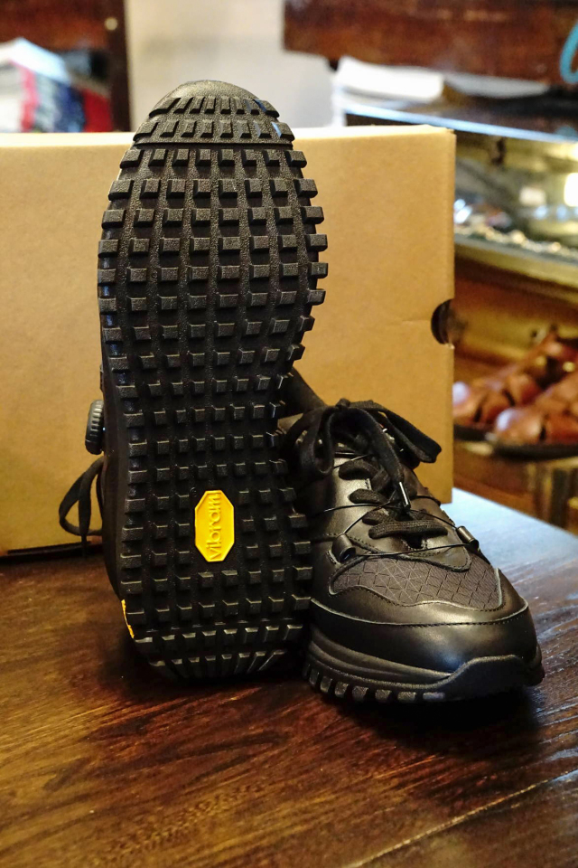 COMFY OUTDOOR GARMENT "GRAVEL SNEAKER" BLACK