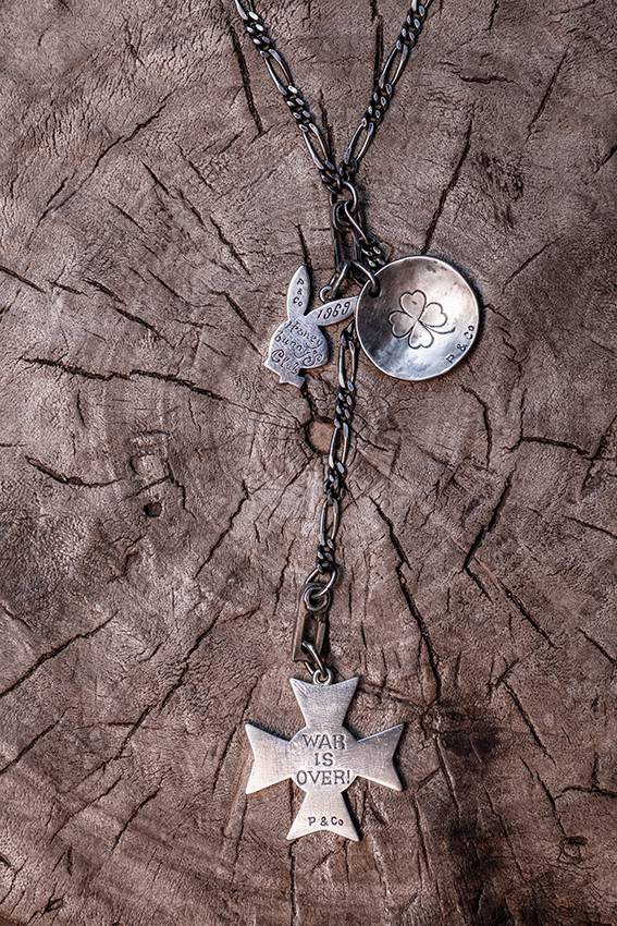 Peanuts & Co. GOOD LIFE CHARM "WAR IS OVER"