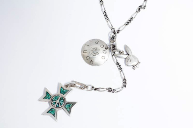 Peanuts & Co. GOOD LIFE CHARM "WAR IS OVER"
