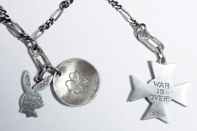 Peanuts & Co. GOOD LIFE CHARM "WAR IS OVER"