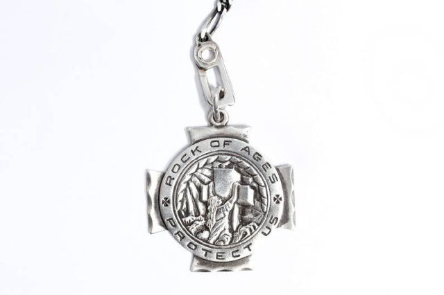 Peanuts & Co. GOOD LIFE CHARM "WE GOD IN TRUST"