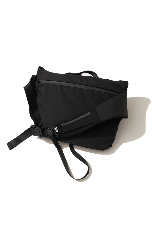CMF OUTDOOR GARMENT "MESSENGER BAG BALLISTIC" BLACK