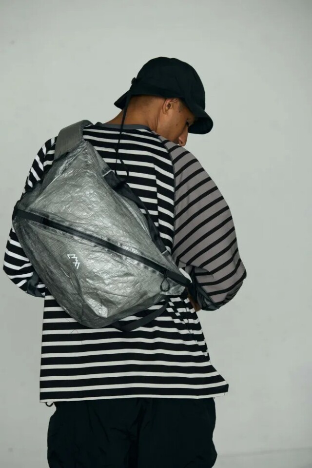 CMF OUTDOOR GARMENT "MESSENGER BAG DYNEEMA" GRAY