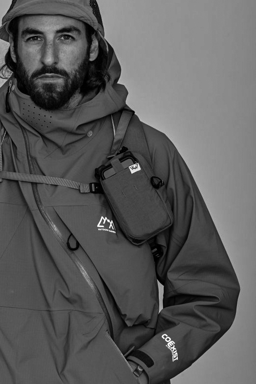 CMF OUTDOOR GARMENT "SMART PHONE PORCH"