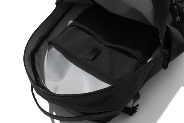 CMF OUTDOOR GARMENT "WEEKENDERZ SMOOTH NYLON" BLACK