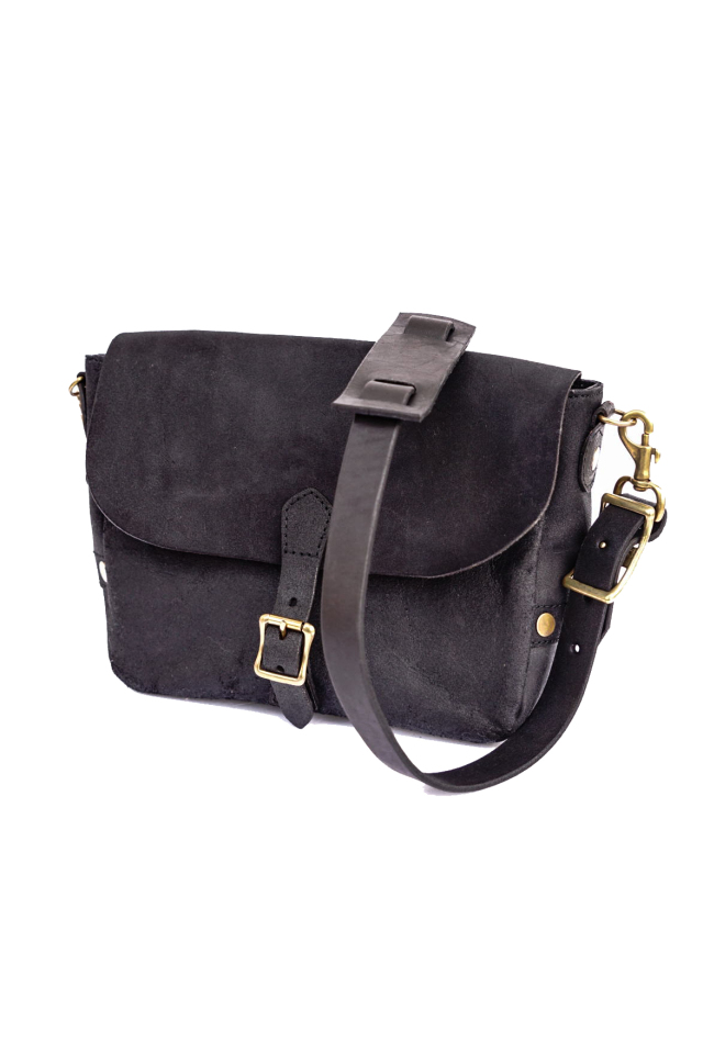 VASCO "LEATHER POSTMAN SHOULDER BAG -SMALL" ROUGH OUT