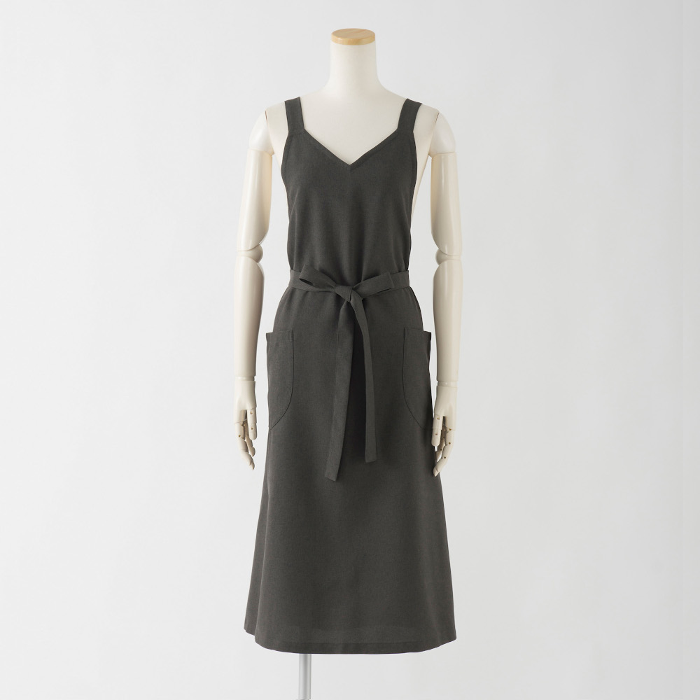 ジャンパースカート型エプロン【チャコール】ポリエステル100％・ノーアイロン