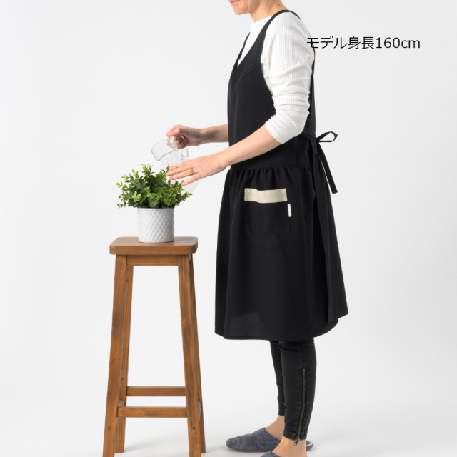 バッククロスギャザーエプロン【定番色・黒×ベージュ