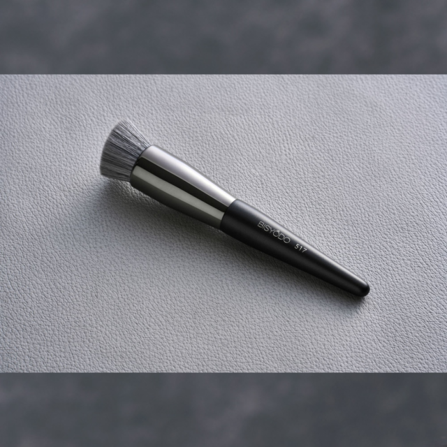 ウエダ美粧堂 メイクブラシ栞　SHIORI