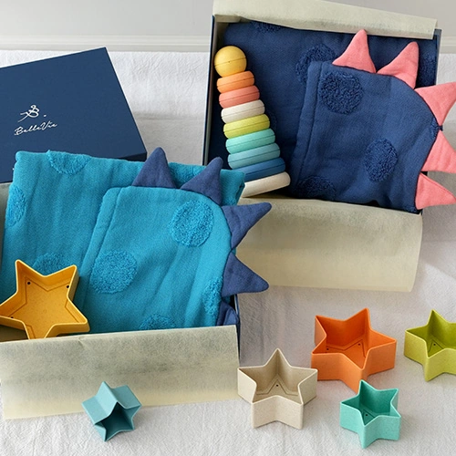 【出産祝い ギフトセット】SOF(ソフ)フード付きバスタオル 恐竜+プチトイギフトセット