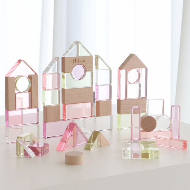 Lumière Cubes 26ピース アクリル積み木　ベルビーアンファン Amazon | Lumiere Cubes アクリル積み木 26ピース(日本製