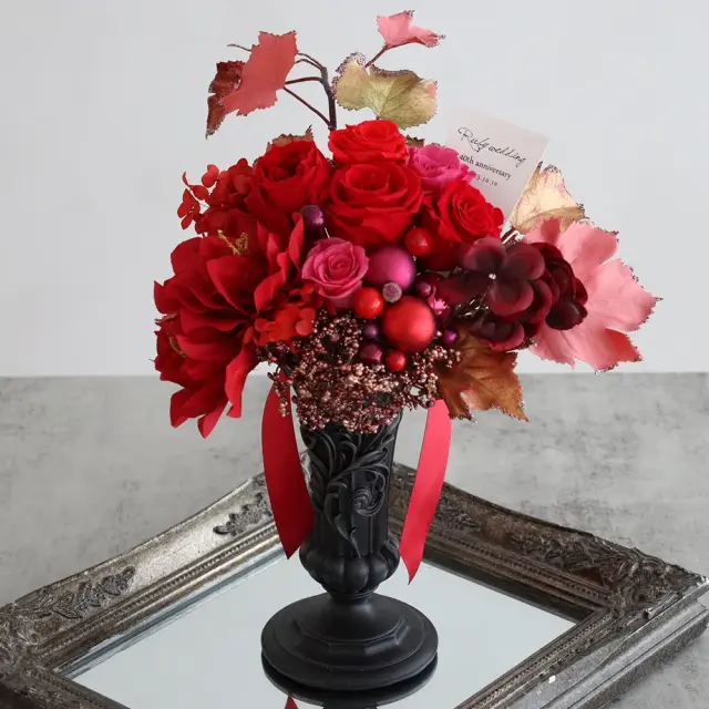 Point.2　美しいルージュカラーのリーフやアジサイ