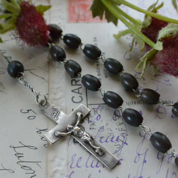 【日本発送】A-020　フランスアンティークロザリオ/クロスネックレス　樹脂製ネックレス