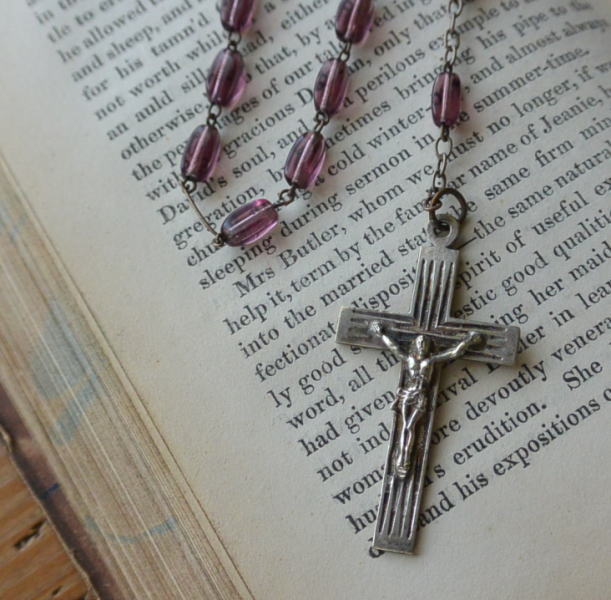 【日本発送】A-021　フランスアンティークロザリオ/クロスネックレス　ガラスネックレス