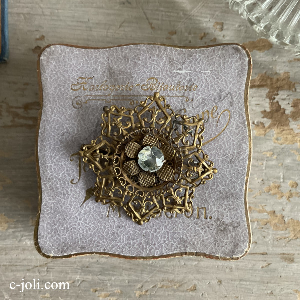 【日本発送】A-047　フランスアンティークブローチ　クリアガラス＆フィリグリー