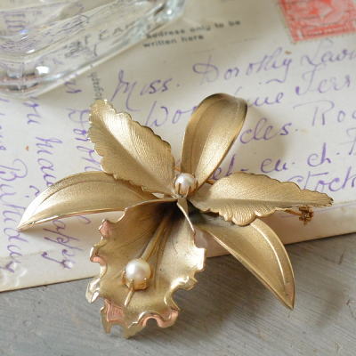 【日本発送】A-078　フランスヴィンテージアクセサリー/ブローチ　メタルブローチ