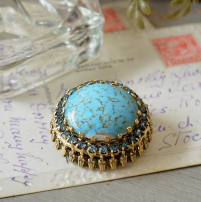 【日本発送】A-079　フランスアンティークアクセサリー/ブローチ　メタル＆ガラスブローチ